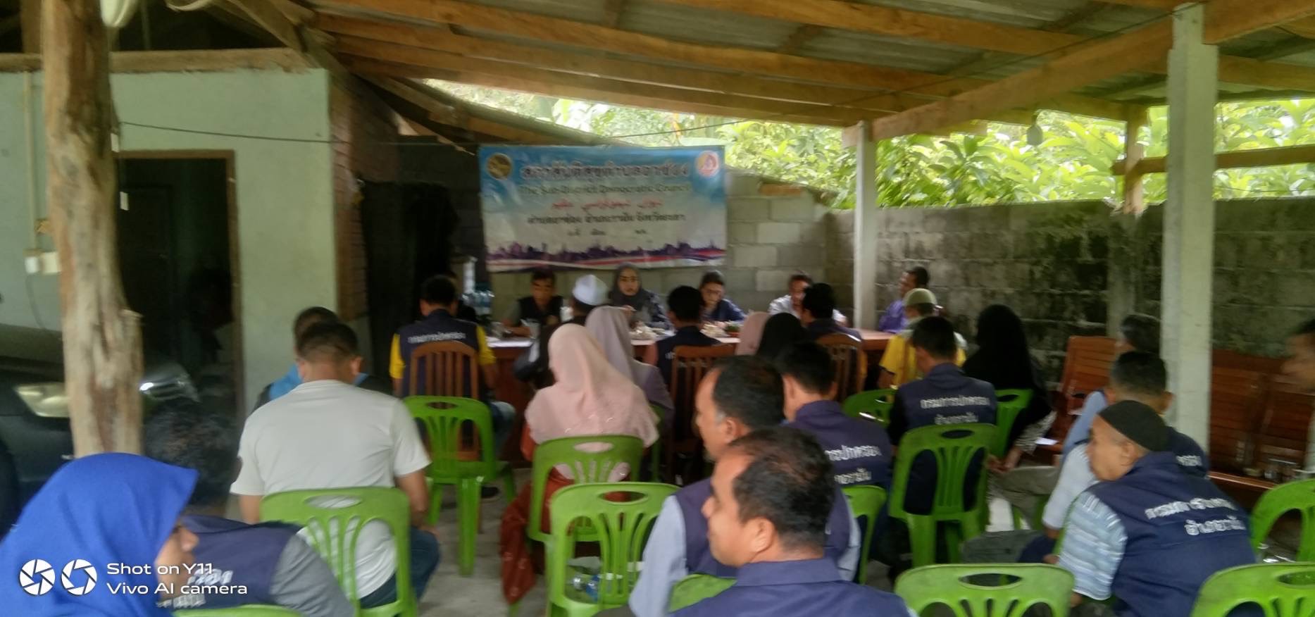 ประชุมสภาสันติสุขและคณะกรรมการ ก.บ.ต. พิจารณากลั่นกรองโครงการช่วยเหลือครัวเรือนยากจน ตำบลอาซ่อง